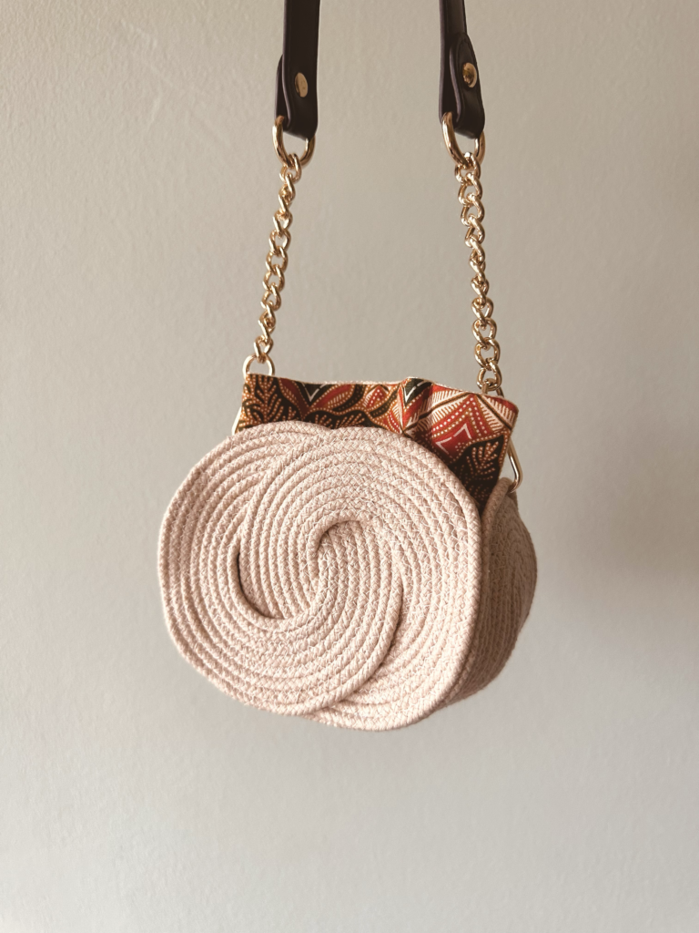 Off-white 2-ring gold chain sling bag sling bag